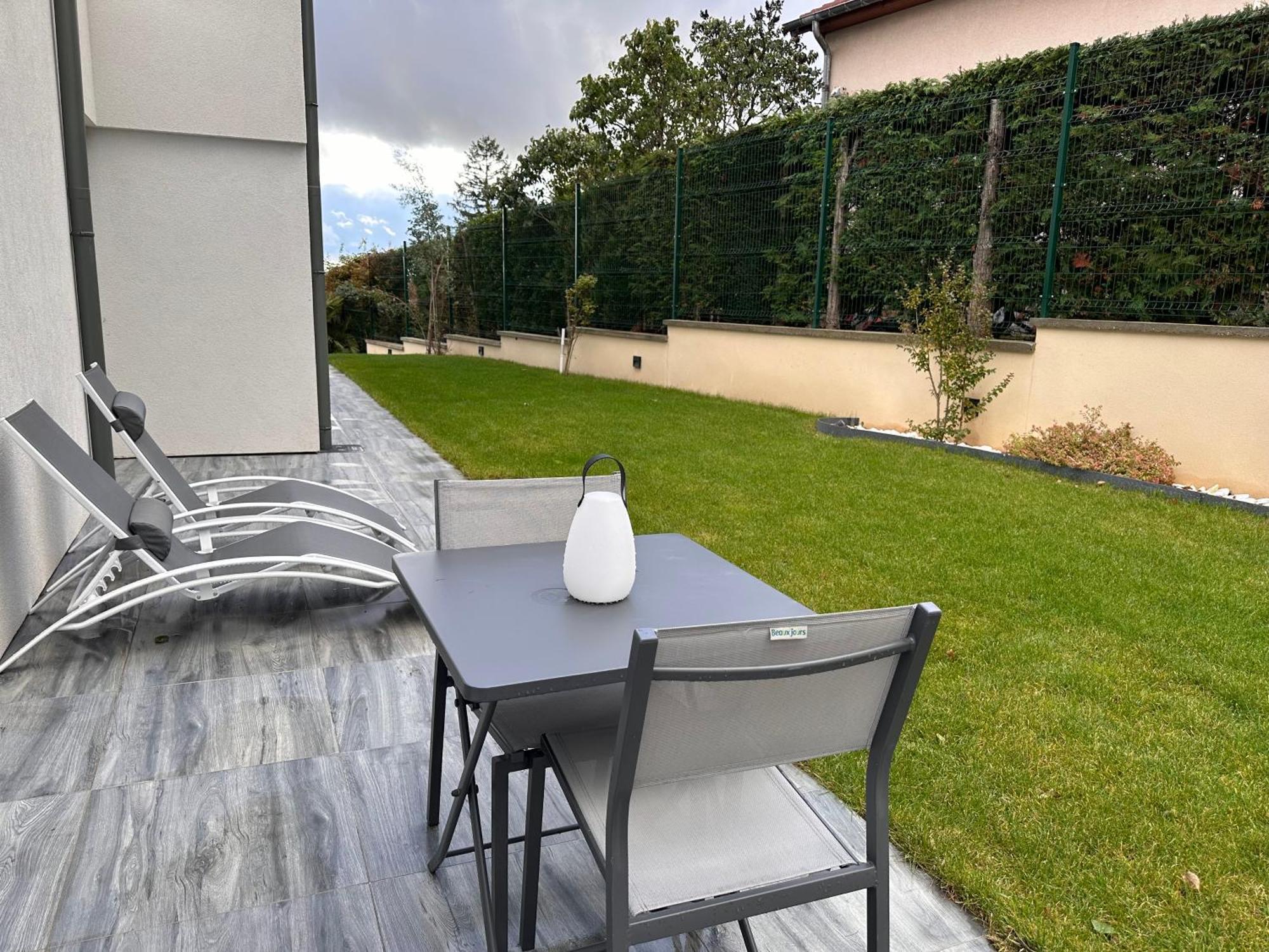La Villa Perchee Calme, Sauna, Parking Prive Saint-Prix  Exterior photo